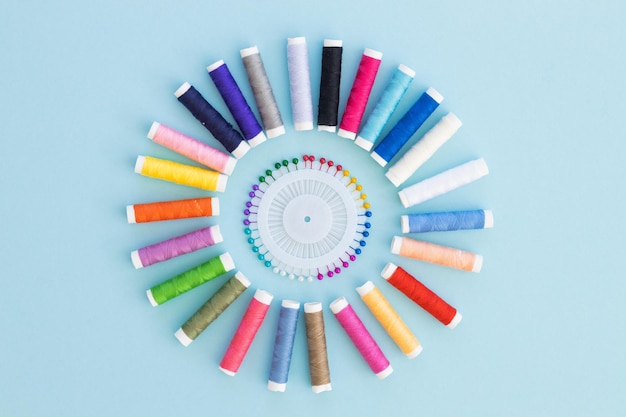 Kolekcja haftów i próbników kolorów